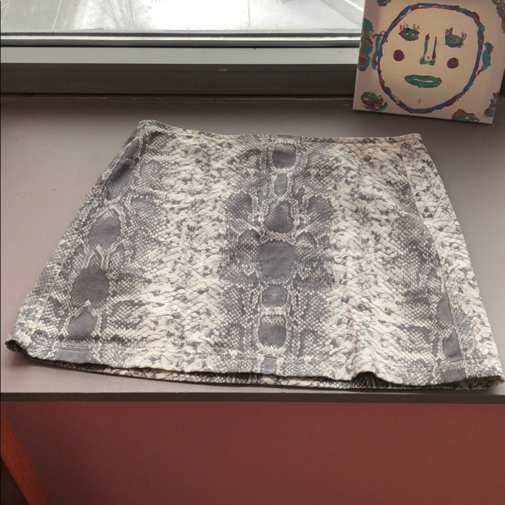 a line snake skin skirt